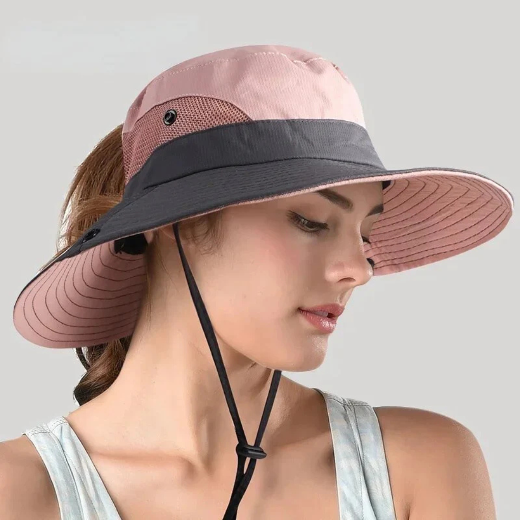 Rosa UV-solhatt for damer med bred brem, perfekt for solbeskyttelse på stranden og sommerlige dager.