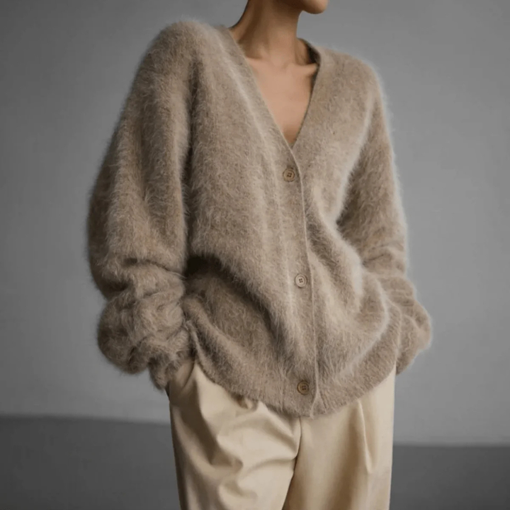 Fine-strikket kvinners cardigan med knapper, elegant og allsidig for hverdagsbruk eller fest.