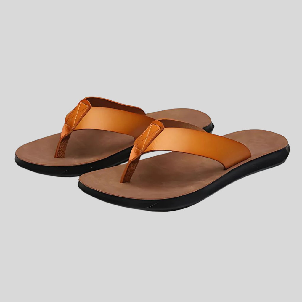 Nærbilde av teksturerte herre slip-on flip-flops. Vanntette og slitesterke sandaler for strand.