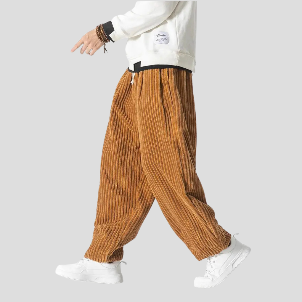 Stilige løse rette herrebukser. Komfortable stoffbukser, perfekt som casual hverdagsbukser for menn.