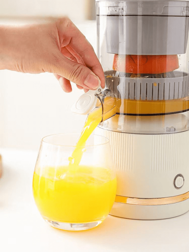 Bærbar USB-C juicer på tur. Lag fersk, næringsrik juice og smoothie hvor som helst med denne reisevennlige juiceren.