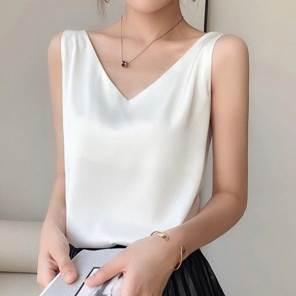 Komfortabel dame topp i flere farger. Elegant og allsidig basisk topp, perfekt for sommerdager.