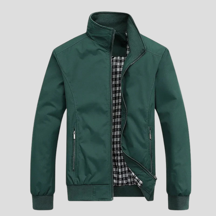 Lett vindavvisende sommerjakke for menn. Sporty design gir stilfull beskyttelse mot vind. Ideell for fritid.