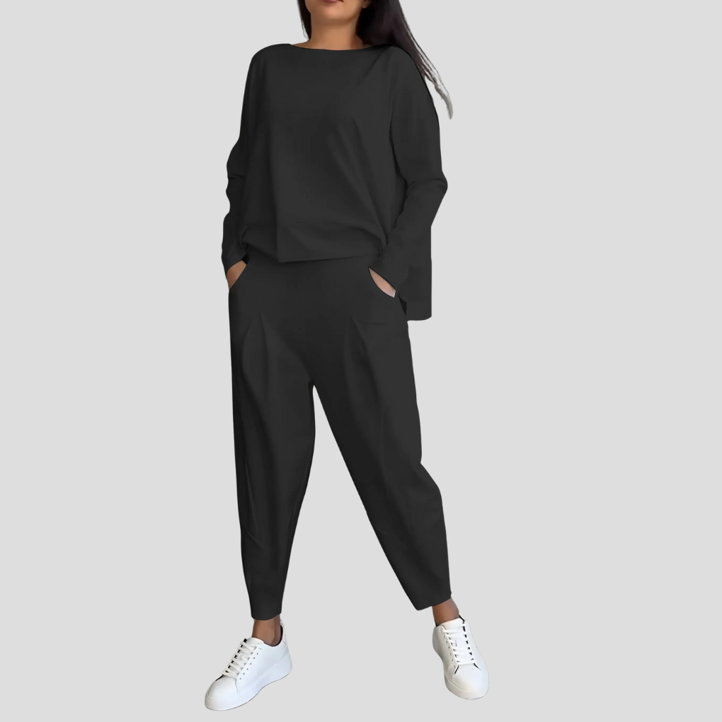 Elegant 2-delt sett for kvinner i behagelig stoff, perfekt for sommer og fritid.