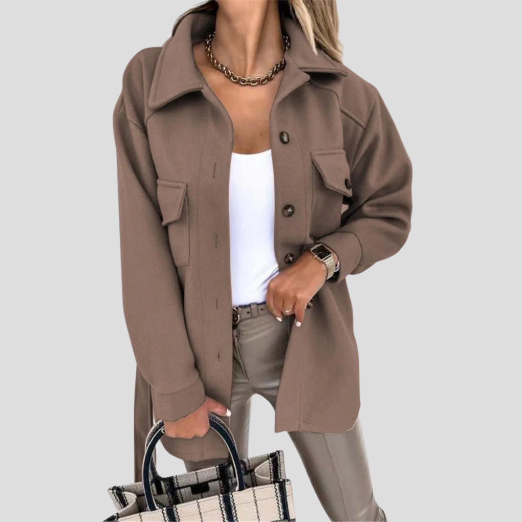 Stilig oversized jakke for kvinner. Yttertøy med avslappet passform, flott som et trendy lagplagg.