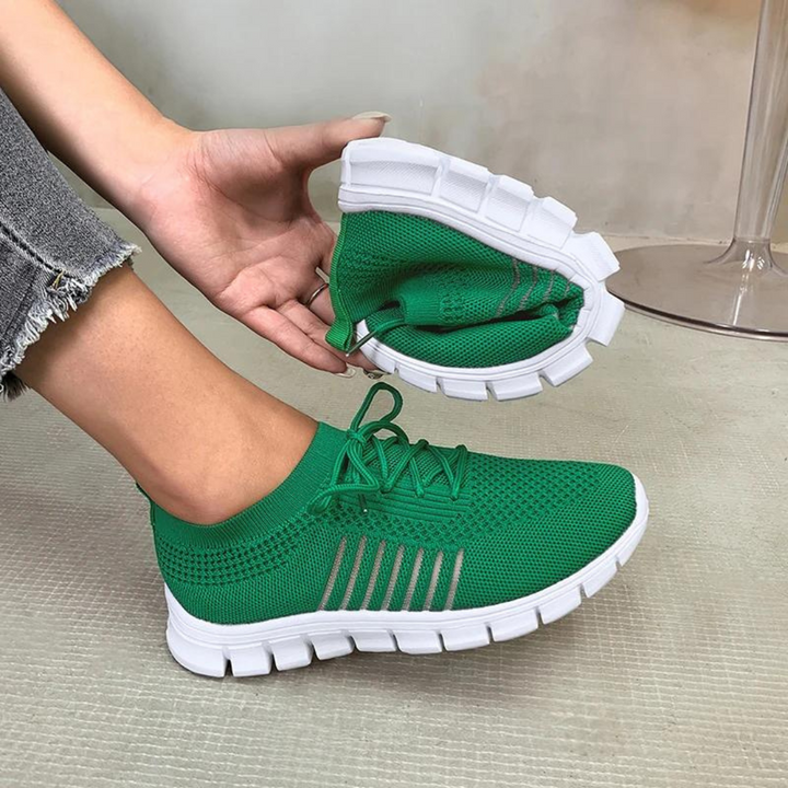 Myke såle sneakers for kvinner, ideelle for lange gåturer, sklisikker design.
