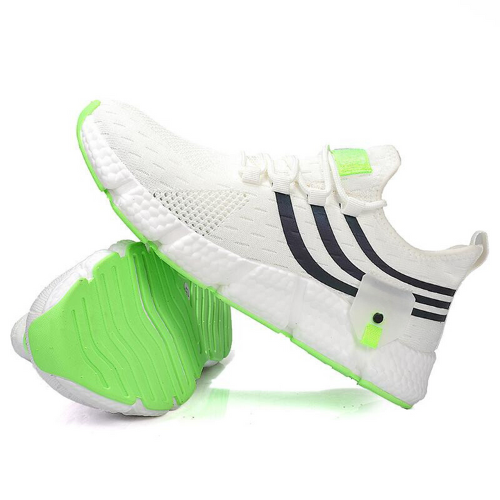 Mann løper med atletiske treningssko. Lette og støttende joggesko for optimal ytelse og komfort.