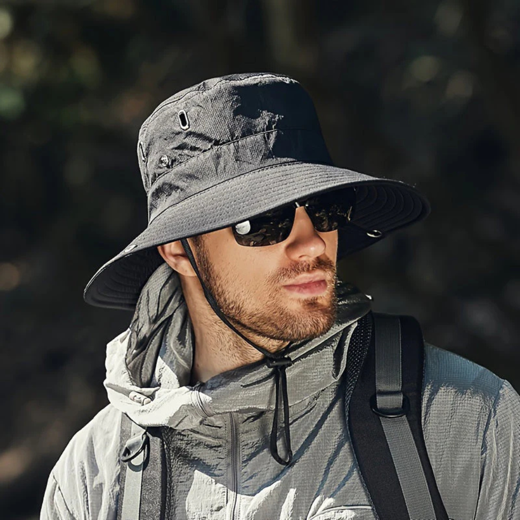 Unisex solhatt med UV-beskyttelse. Ideell for strand, fotturer og utendørsaktiviteter. Brettbar sommerhatt.