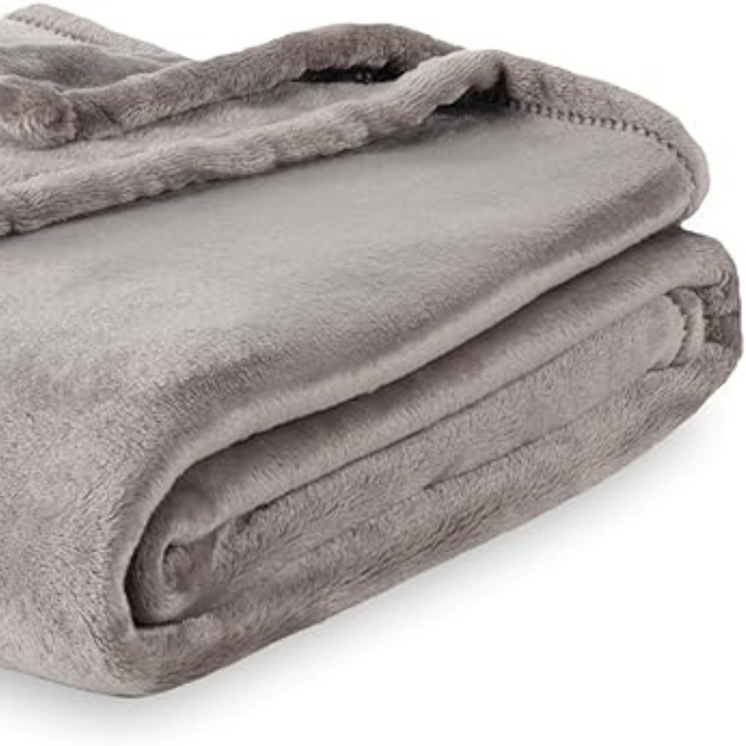 Mykt, varmt rektangulært teppe i ensfarget polyester, ideelt for stue eller soverom, gir koselig hjemmeinnredning.