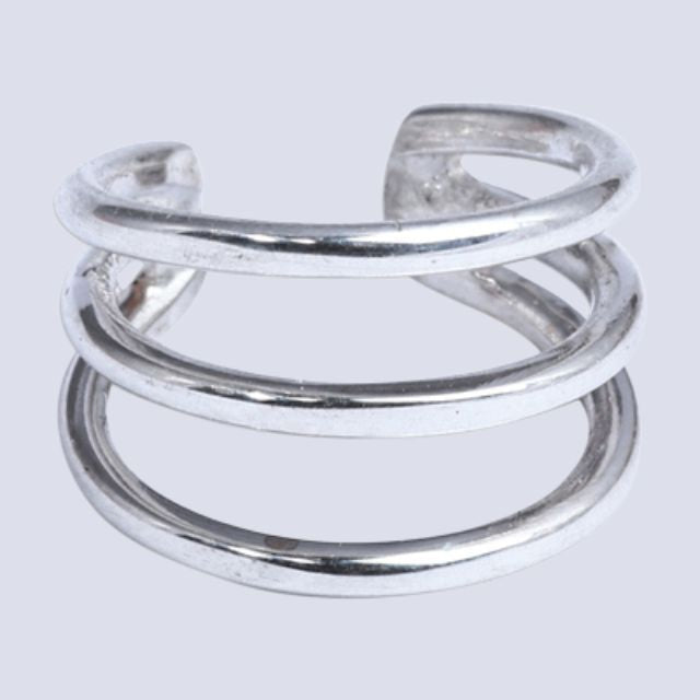 Motebevisst gull earcuff med spiral, perfekt for å eksperimentere med stiler uten forpliktelse.