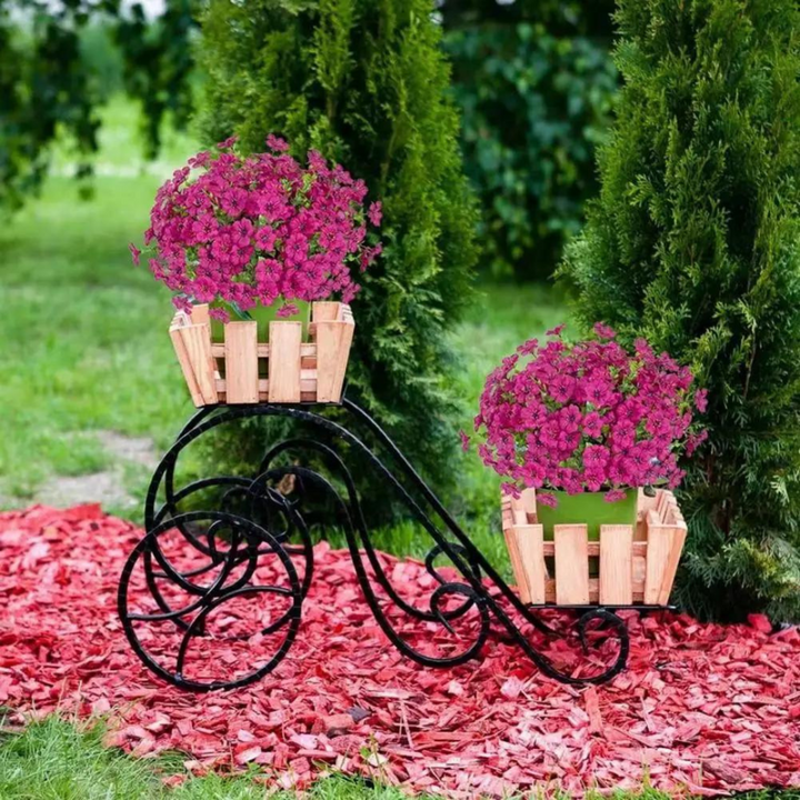 Kunstige hageblomster, ideelle for utendørs dekorasjon. Gir liv til din uteplass året rundt.
