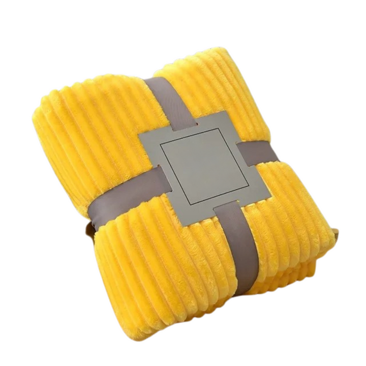 Mykt stripet flanellpledd i polyester, nærbilde av tekstur for koselig komfort i hjemmet.