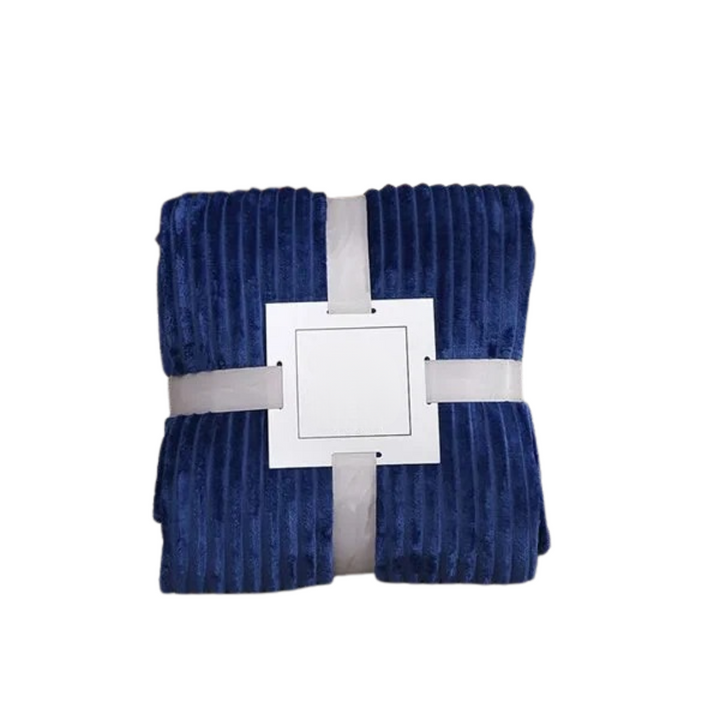 Trygt og mykt stripet flanellpledd, ideelt for kos på sofaen med familie.