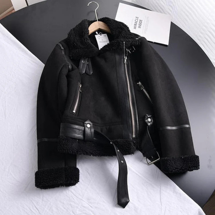 Elegant og allsidig damejakke for vår og høst. Perfekt ytterjakke for både kontor og fritid i klassisk stil.