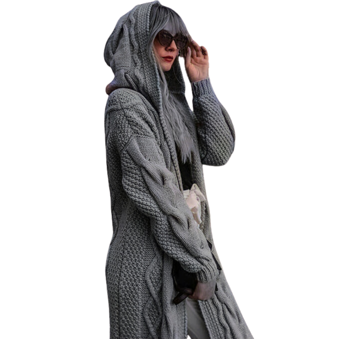 Varm hettecardigan for kvinner i myk strikk. Komfortabel og stilig lang cardigan, perfekt for vintermote.