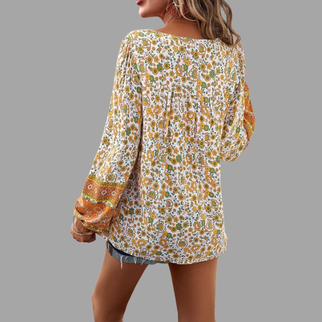 Stilfull bohemsk paisley tunika for dame, med løs passform og snøring. Ideell for vår- og sommerlooken.