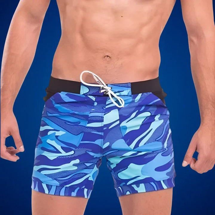 Komfortable herre badebukser, ideelle som shorts for strand og fritid. Rasktørkende badetøy i polyester.