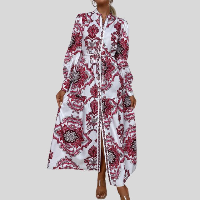 Dame maxikjole med paisleymønster og lange ermer, ideell for elegant stil.