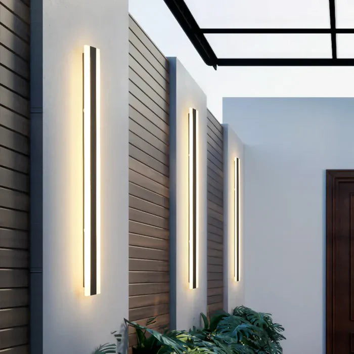 Elegant designlampe for utendørs belysning, moderne stil som skaper stemningsfullt lys.