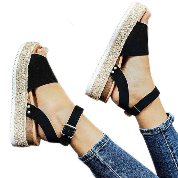Elegante sommersandaler for kvinner med kilehæl. Perfekte plattformsandaler i espadrille-stil for sommeren.