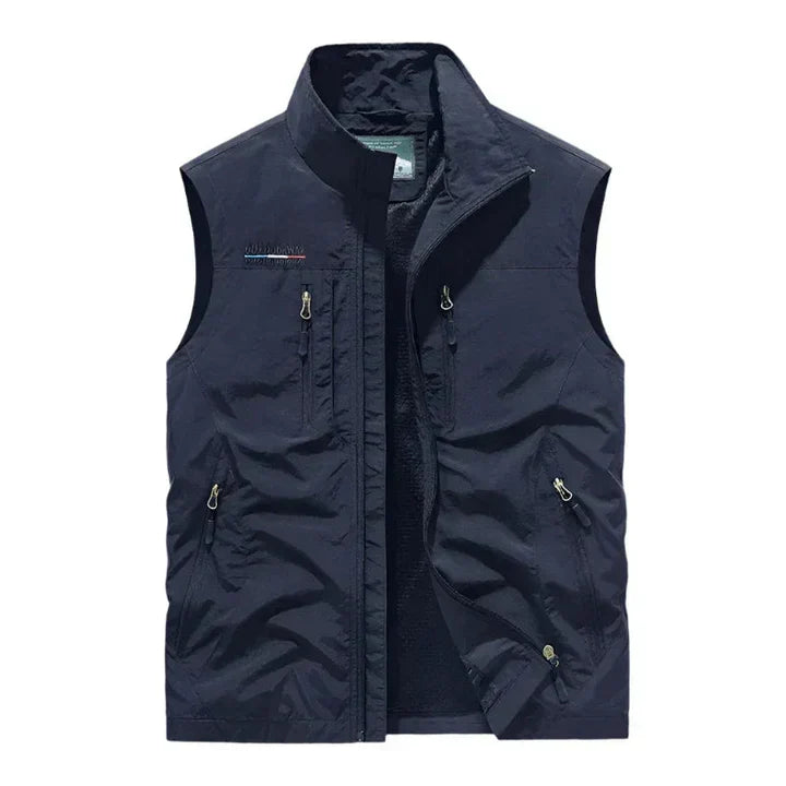 Tidløs bodywarmer for menn. Vannavstøtende fritidsvest, ideell for lag-på-lag i overgangssesongene.