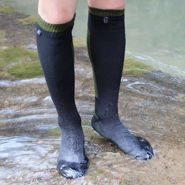 Allsidige unisex vanntette tursokker. Knelang modell for friluftsliv, fjelltur og våte forhold.