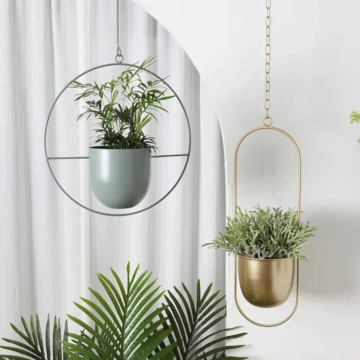 Vertikal planting med minimalistisk vegghenger. Perfekt for små rom og interiør.