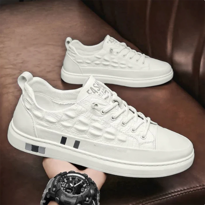 Høykvalitets menns sneakers i svart/hvitt. Moderne fritidssko som kombinerer mote, stil og overlegen komfort.