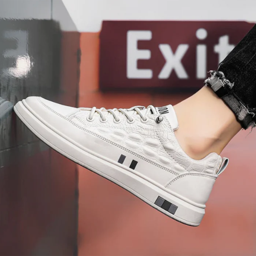 Moderne herresko sneakers i svart/hvit, perfekt for fritid og sport. Komfortable hverdagssko for menn.