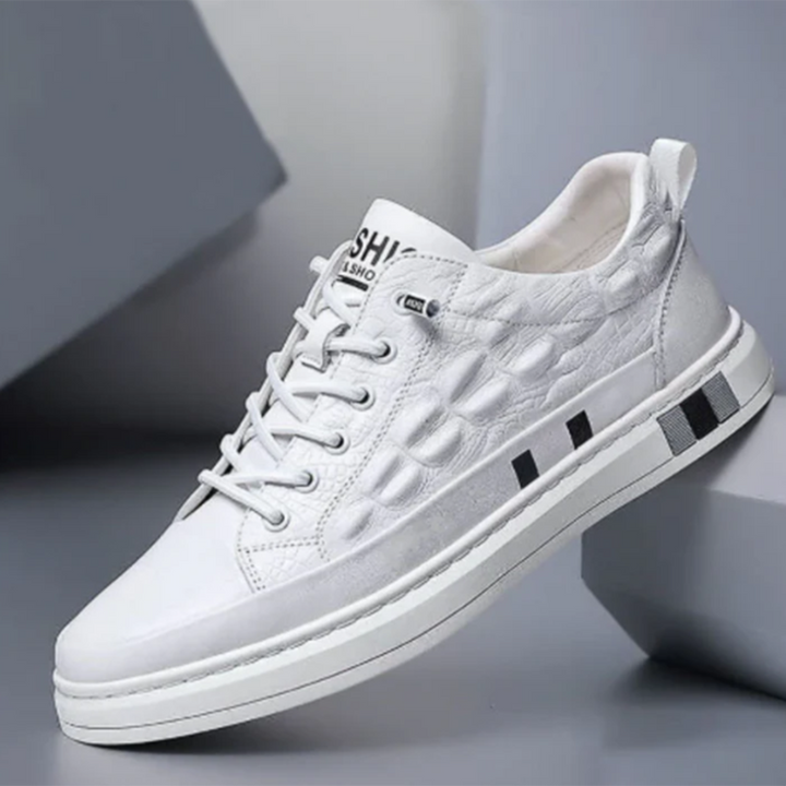 Nye komfortsko for menn. Stilige herresko sneakers i svart og hvit, ideelle for både fritid og hverdagsbruk.