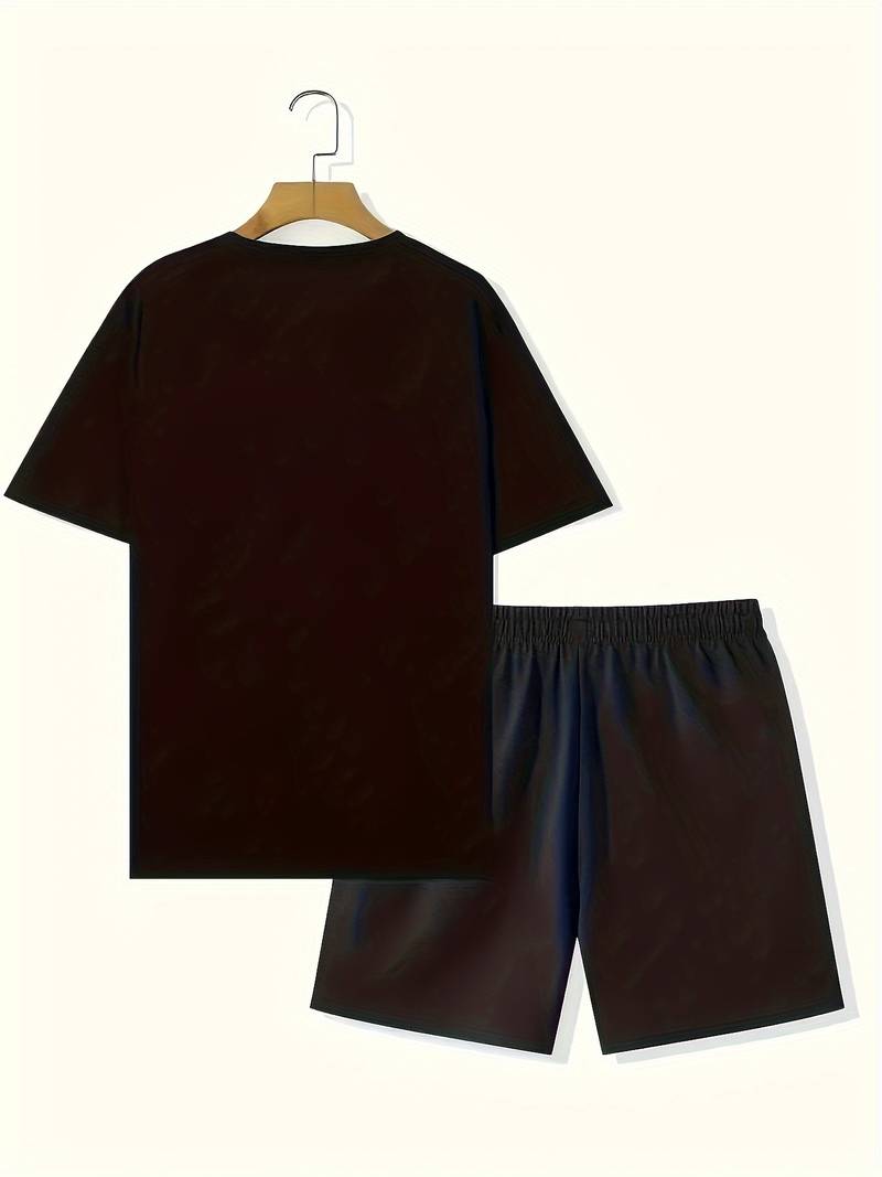 Herre fritidssett med kortermet t-skjorte og shorts, perfekt for en avslappet og pustende sommergarderobe.