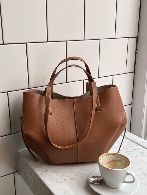 Elegant dame tote bag for hverdag og jobb. Romslig skulderveske i klassisk design, perfekt til alle anledninger.