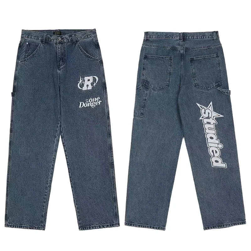 Vide denimjeans med stilig grafisk kunst, designet for ultimat komfort og trendy stil.