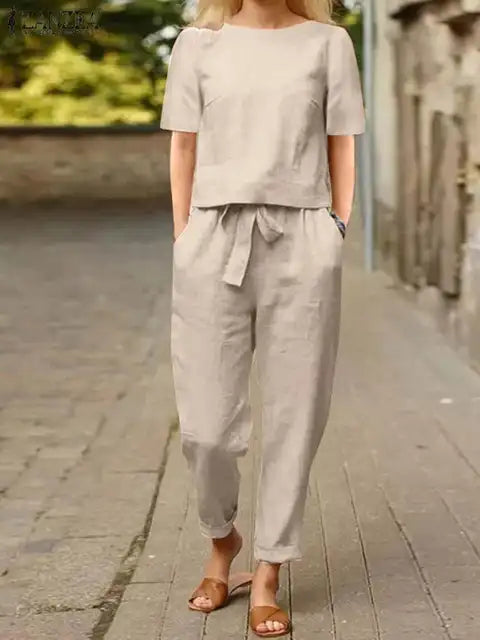 Dame todelt linsett med bluse og haremsbukse i beige, komfortabelt og elegant sommerantrekk.