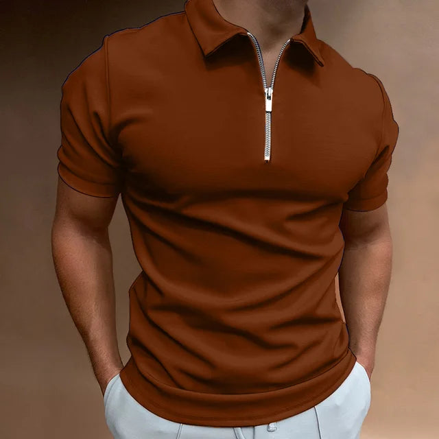 Klassisk kortermet polo-skjorte med glidelås. Allsidig herreskjorte i polyester for sommer og fritid.
