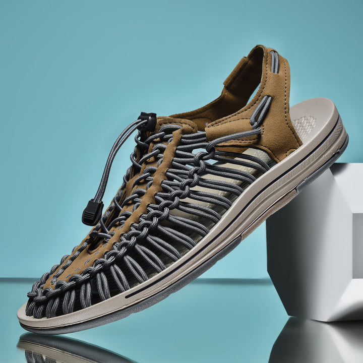 Herresandaler i pustende mesh-materiale, lette og komfortable, perfekte for en aktiv sommer.