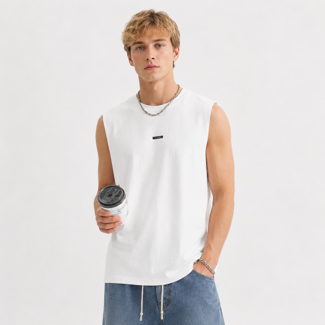 Hvit herre singlet, lett og pustende. Komfortabel ermeløs topp, perfekt for sommer, trening og fritid.