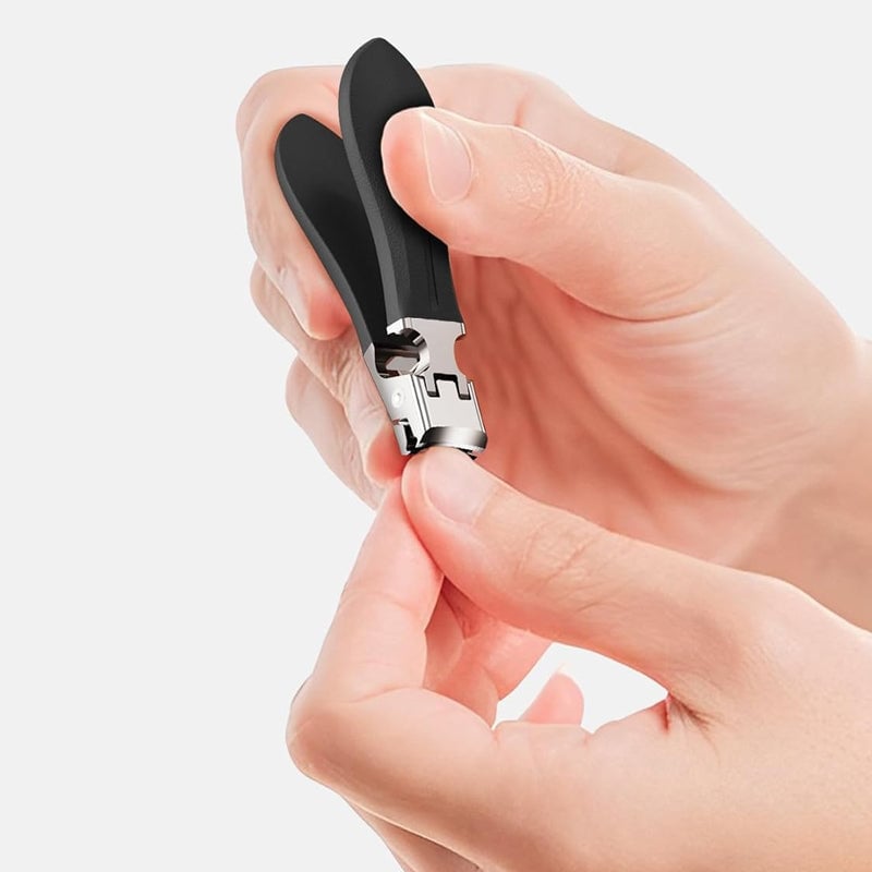 Hygienisk negleklipper i stål med anti-sprut funksjon for ren og ryddig neglepleie hjemme.