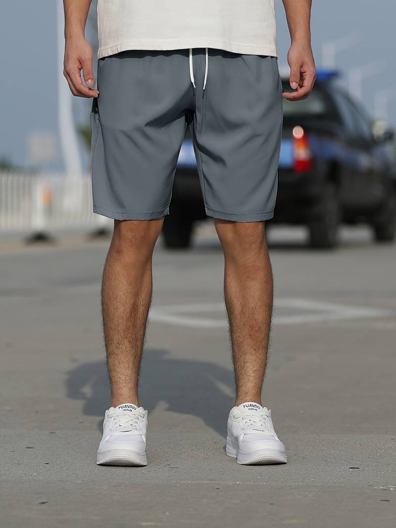 Klassiske herreshorts i mange farger, designet for en komfortabel og casual sommerlook.