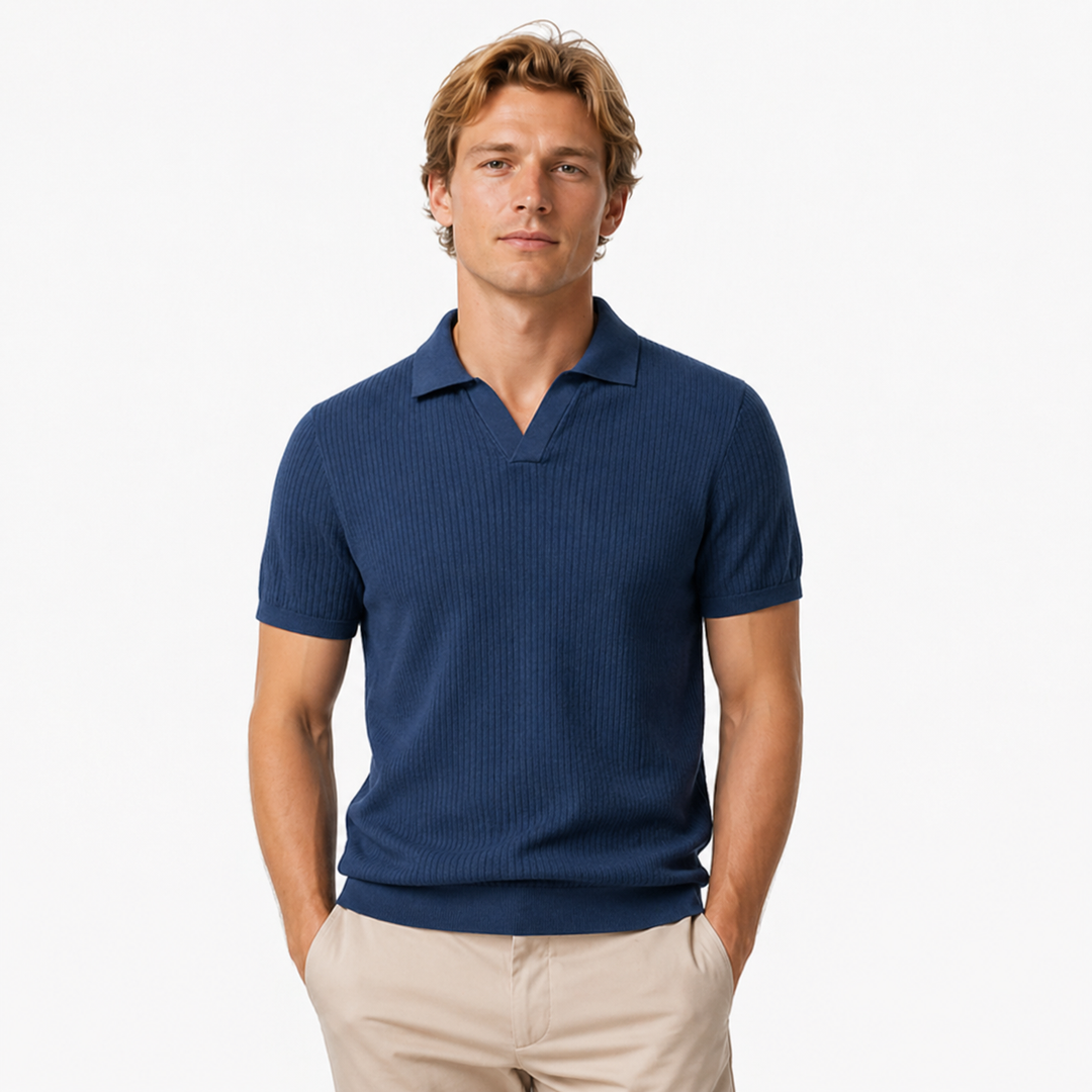 Klassisk herre polo t-skjorte i bomull. Elegant og tidløs stil for fritid eller business casual bruk om sommeren.