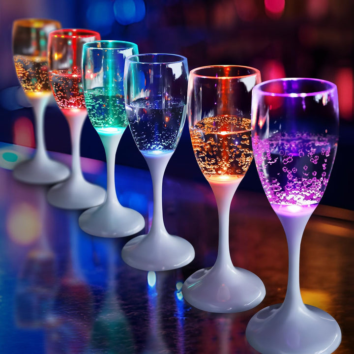 Lysende champagneglass med LED-lys for en magisk fest. Perfekt til feiringer og arrangementer.
