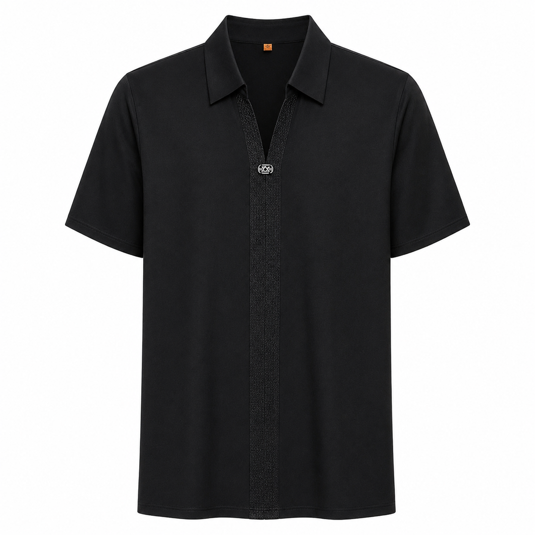 Stilren herre polo skjorte for business casual og fritid. Med V-hals og diskrete rhinsteiner.