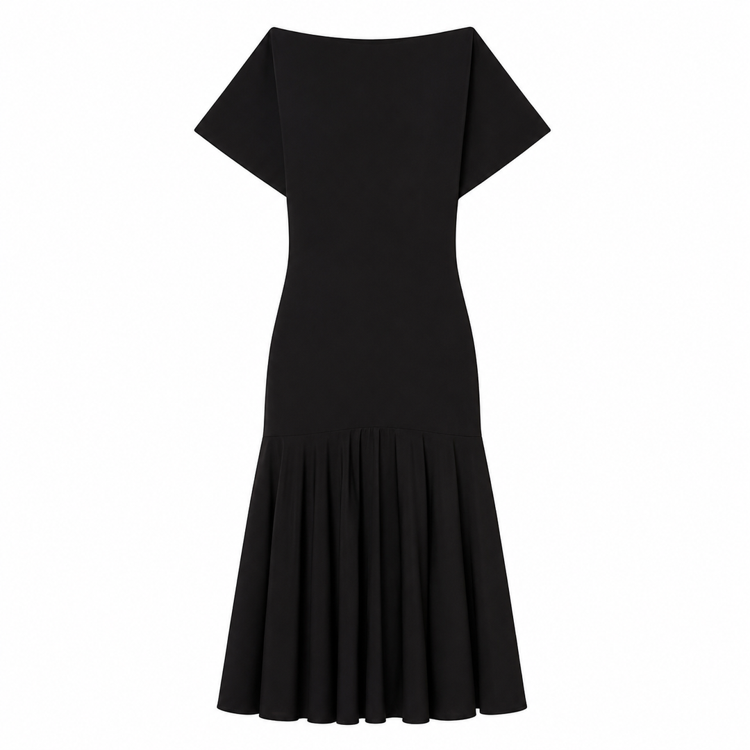 Komfortabel brun midi kjole med plissert skjørt, båthals og korte ermer. En elegant hverdagskjole for dame.