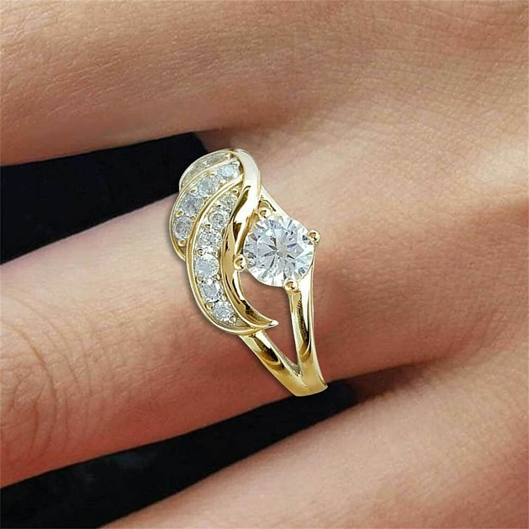 Dame ring, englevinge. Cubic zirconia. Et trendy smykke for kvinner som elsker glans.