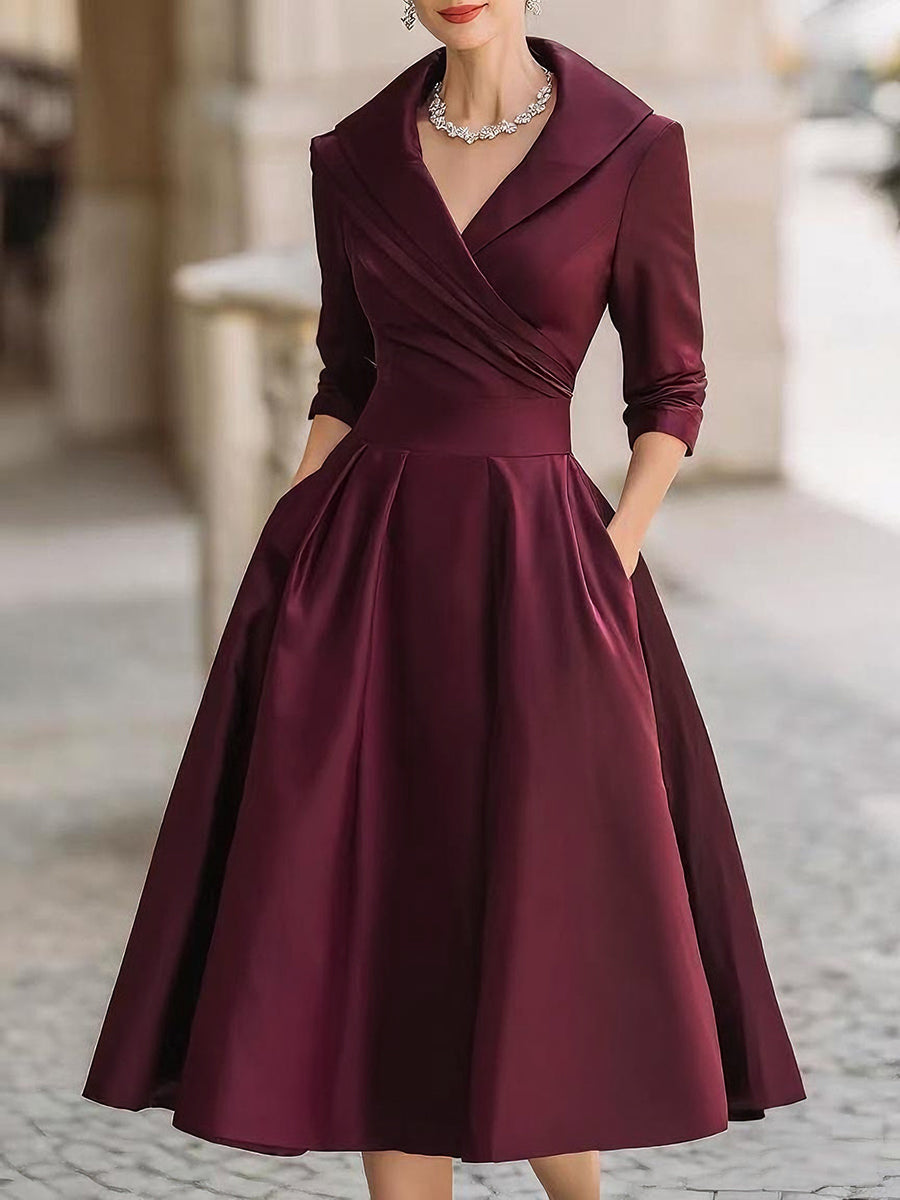 Kvinne iført elegant omslags midikjole, perfekt for våren. Vis frem din sommerlige mote.