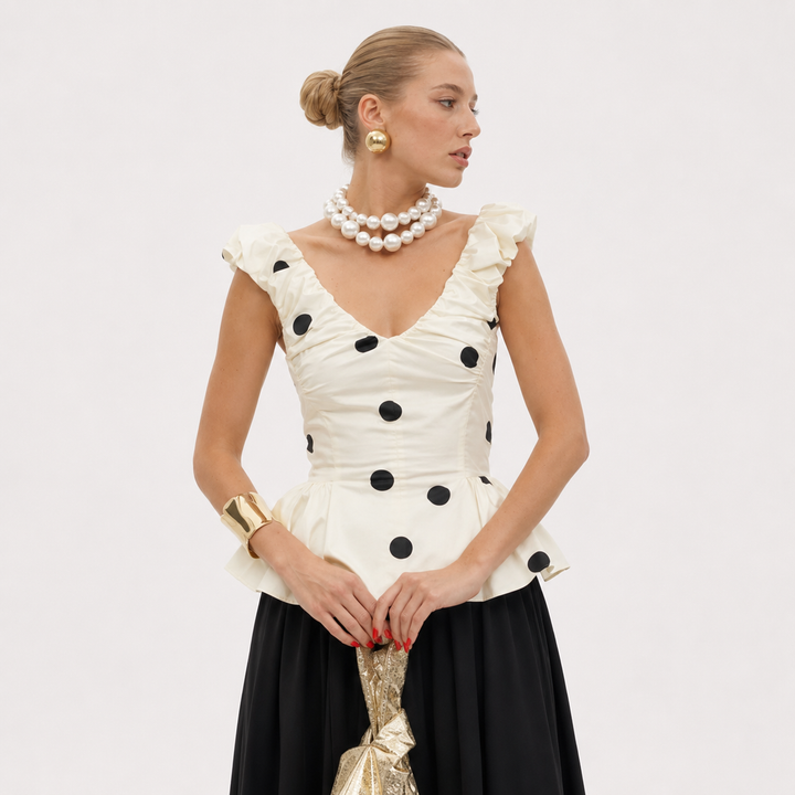 Stilig mønstret dametopp, prikket med v-hals. Ryggløs og ermeløs for en elegant og casual sommerstil.