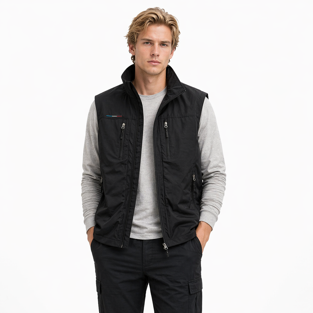 Fritidsvest for menn, lett og pustende med mesh-materiale. Praktisk for utendørs og sommeraktiviteter.