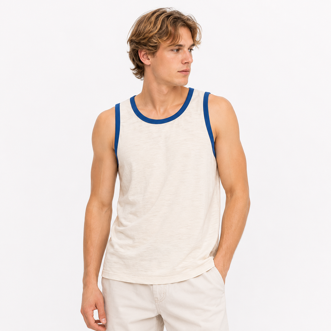 Vintage ermeløs topp for herre i lys blå. Perfekt retro sommertopp for trening, streetwear og fritid.
