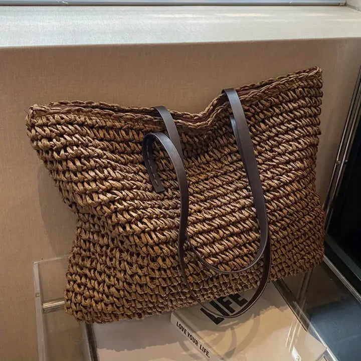 Nærbilde av vevd tekstur på grønn dame toteveske. En stilfull og romslig skulderveske.