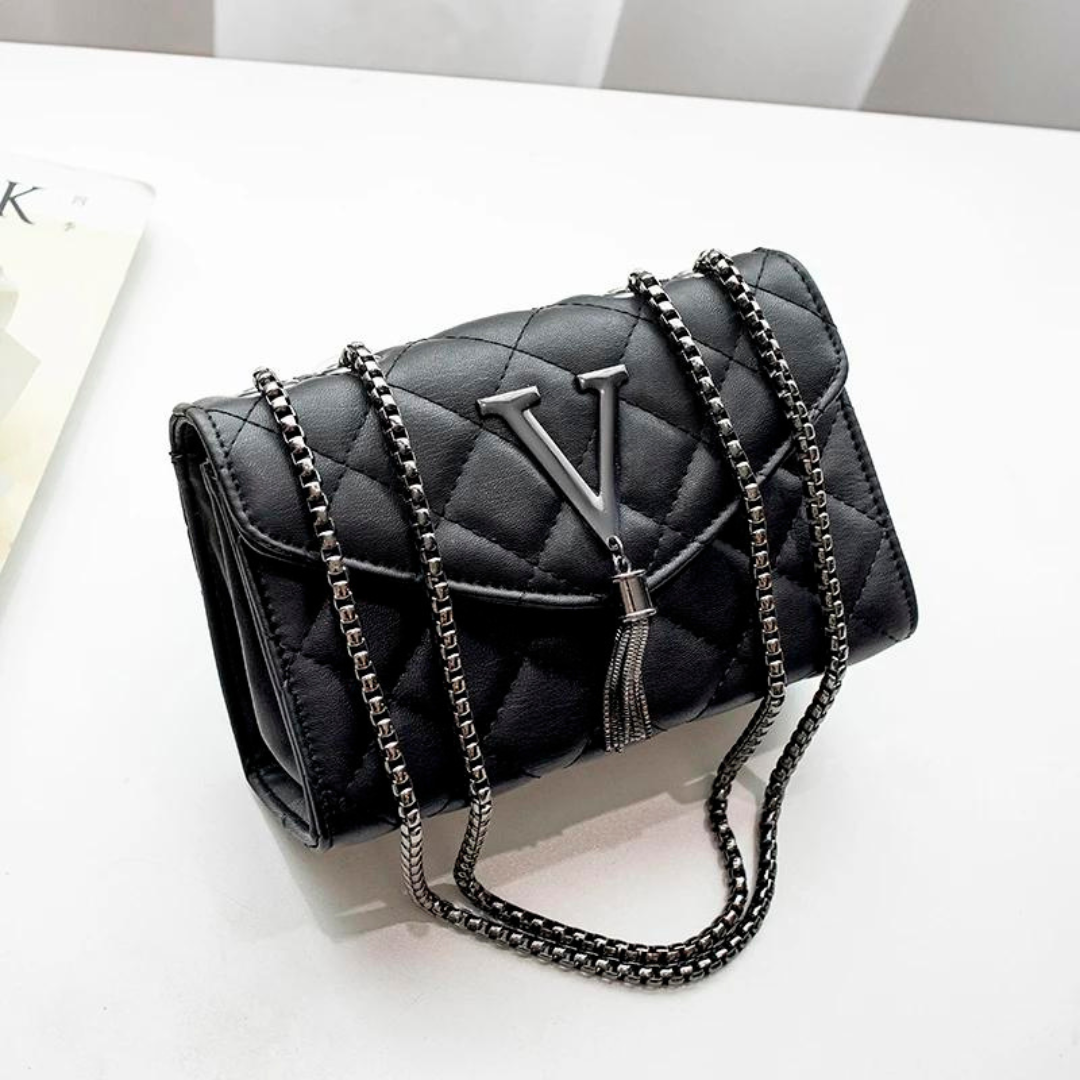 Dameveske: Vattert crossbody i svart med elegante dusker. Praktisk og motebevisst tilbehør.